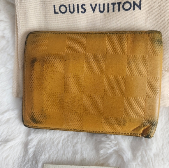 Louis Vuitton Men's bifold Damier Wallet in Yellow/Mustard - Picture 2 of 7